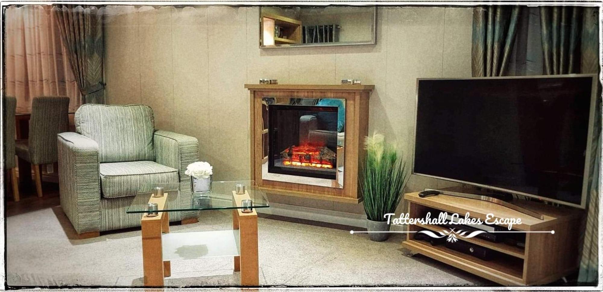 Meridian Tattershall Lakes Escape - Lakeside Lodge Caravan With A Fishing Peg Luxury Hot Tub Exterior photo