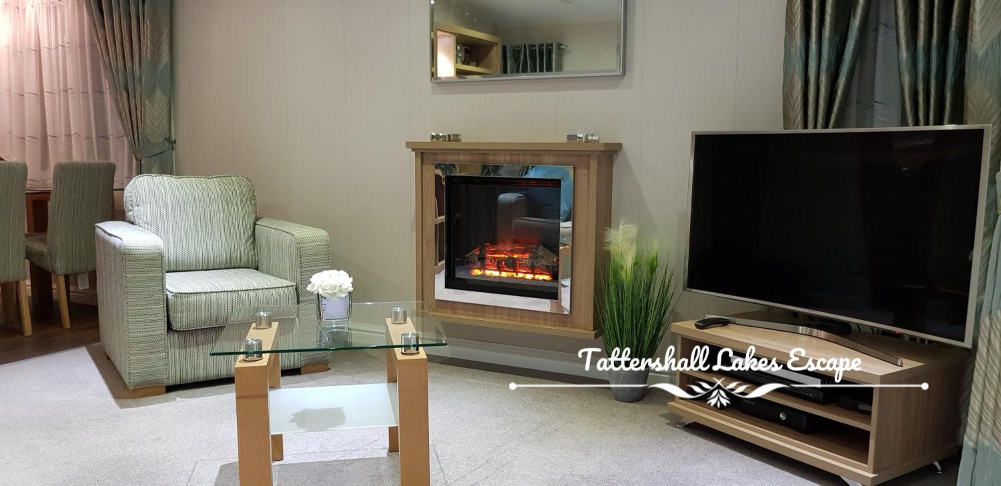 Meridian Tattershall Lakes Escape - Lakeside Lodge Caravan With A Fishing Peg Luxury Hot Tub Exterior photo