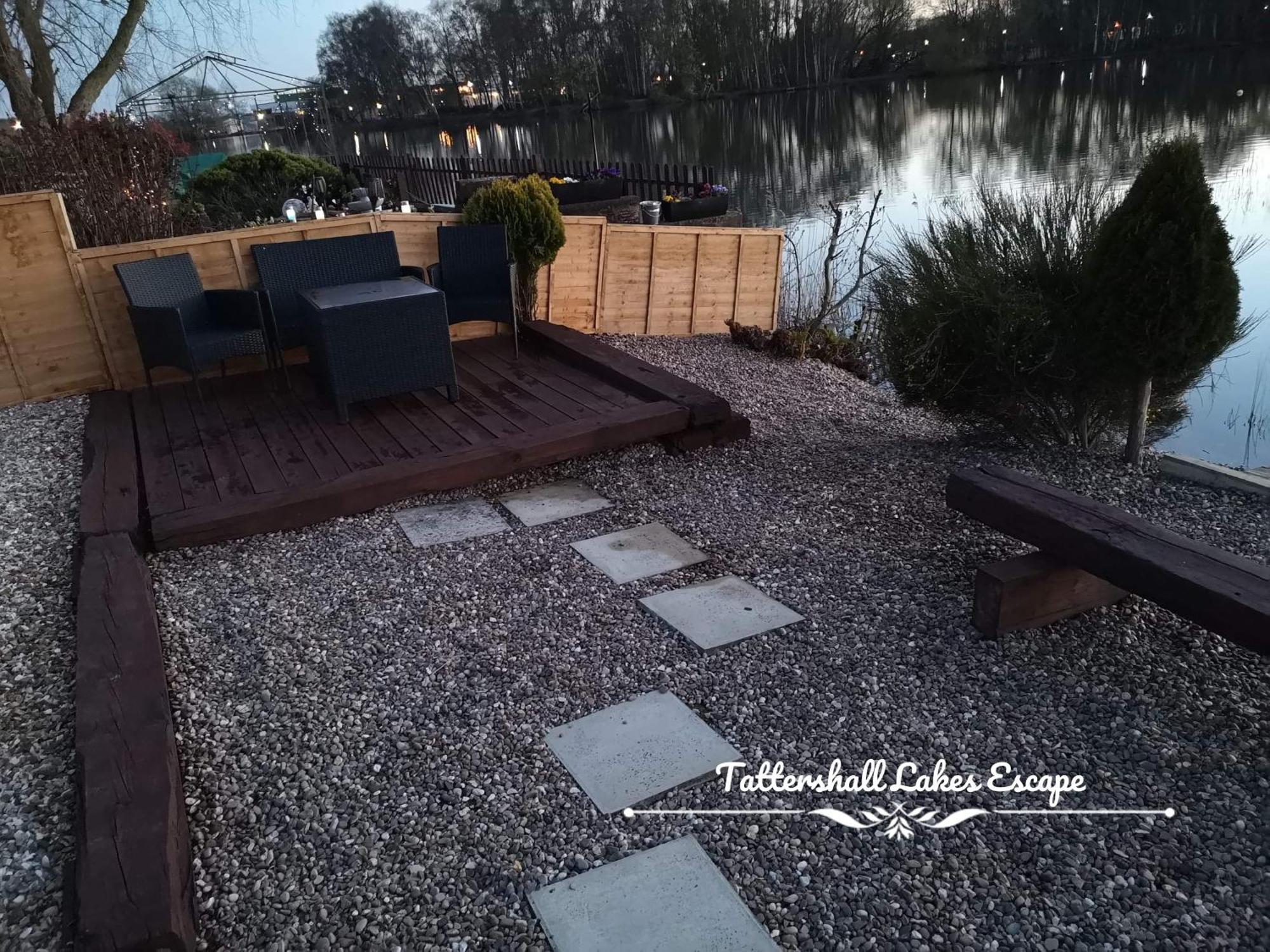 Meridian Tattershall Lakes Escape - Lakeside Lodge Caravan With A Fishing Peg Luxury Hot Tub Exterior photo